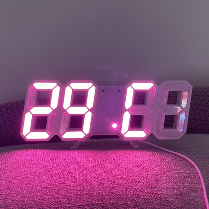 Рожевий електронний LED-годинник